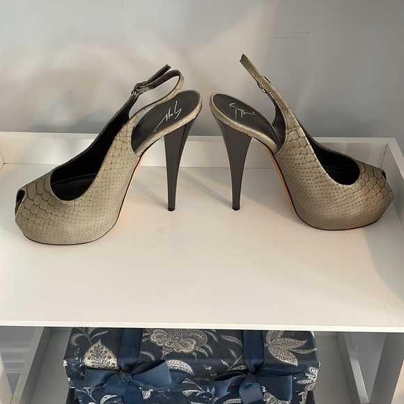 Giuseppe Zanotti Leather Animal Print Slingback Pumps - Picture 4 of 4